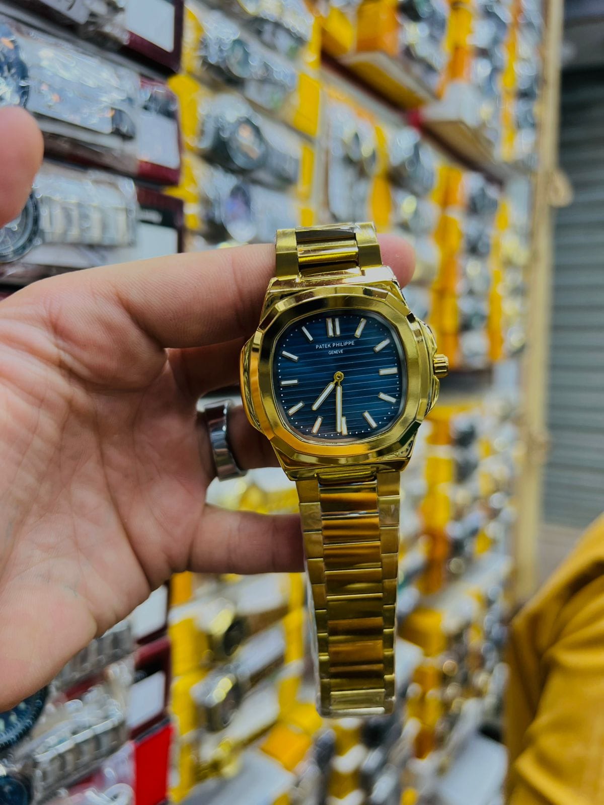 🌊 The Royal Twilight: Patek Philippe Nautilus (Blue-Gold Masterpiece)